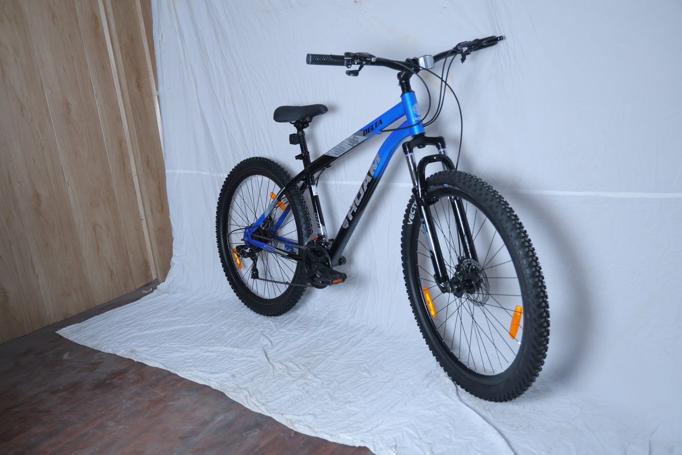 ROAM Delta Blue Black View 4